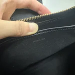 高仿CELINE-賽琳 金色牛皮革TRIOMPHE磁扣手提肩背包-114493：圖片 8