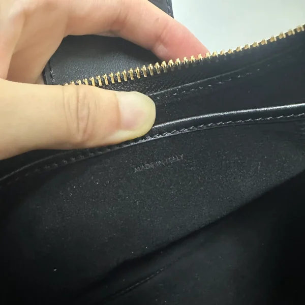 高仿CELINE-賽琳 金色牛皮革TRIOMPHE磁扣手提肩背包-114493：圖片 8