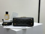 高仿CELINE-賽琳 TRIOMPHE鎖扣牛皮革包邊多功能手提斜挎包-118112：圖片 8