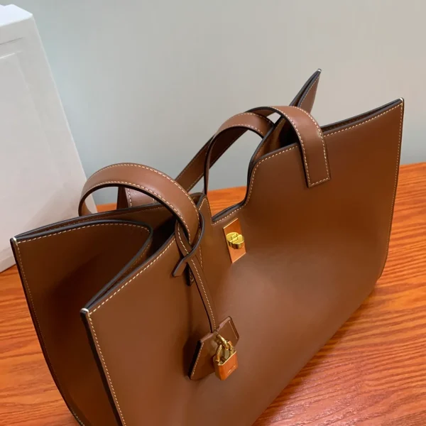 高仿CELINE-賽琳 經典牛皮革肩背包 - 優雅設計與實用功能結合-112583：圖片 9