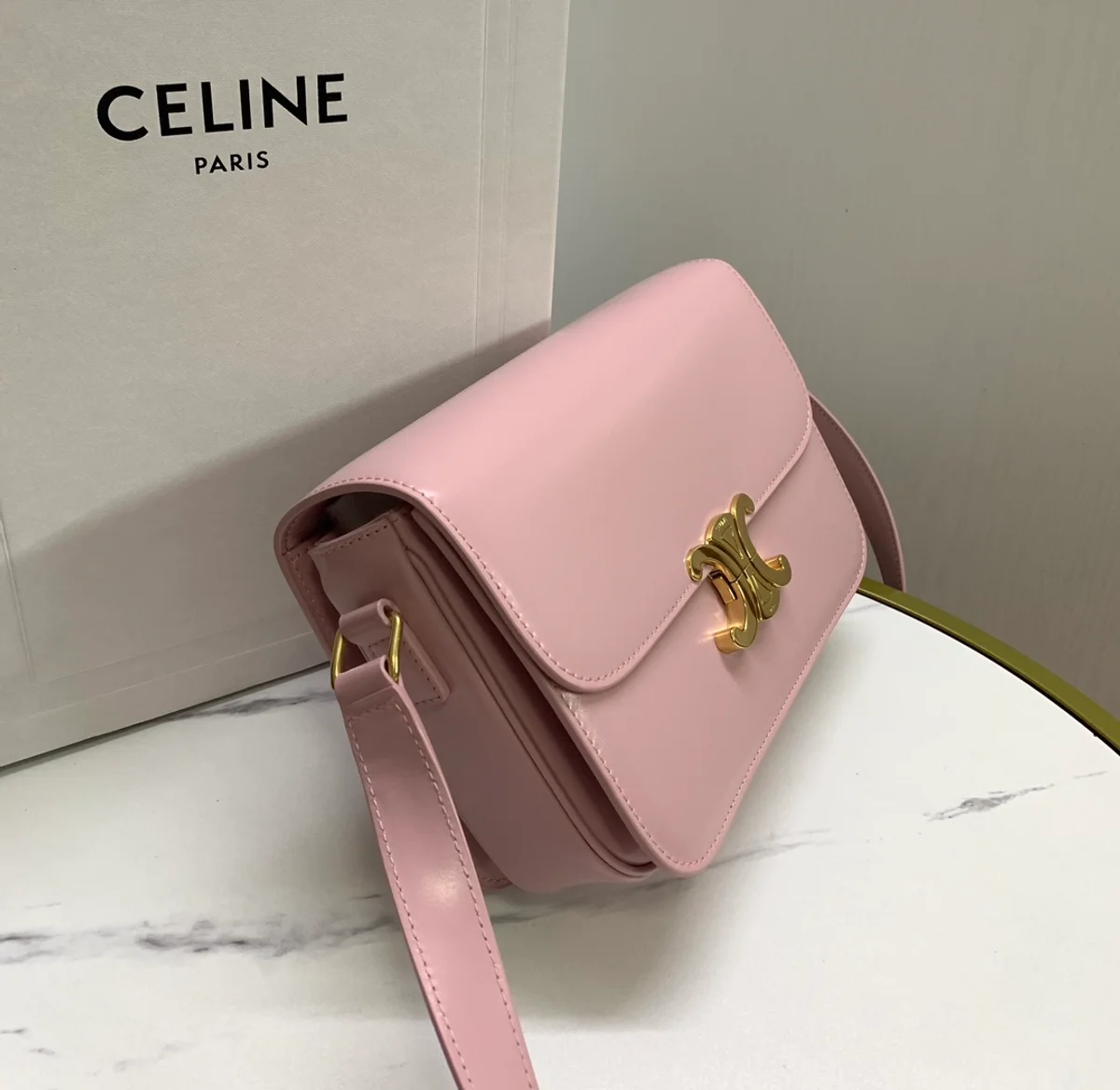 高仿CELINE-賽琳 TRIOMPHE金色鎖扣牛皮斜挎包-188423 4 高仿CELINE-賽琳 TRIOMPHE金色鎖扣牛皮斜挎包-188423