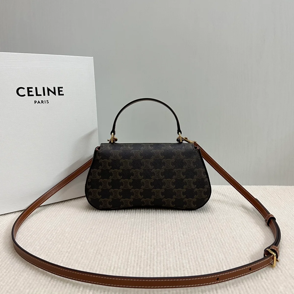 高仿CELINE-賽琳 經典TRIOMPHE標誌印花牛皮革手提斜挎包-119532 3 高仿CELINE-賽琳 經典TRIOMPHE標誌印花牛皮革手提斜挎包-119532