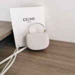 高仿CELINE-賽琳 迷你牛皮TRIOMPHE金屬扣手袋-10L063：圖片 3