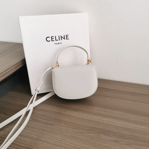 高仿CELINE-賽琳 迷你牛皮TRIOMPHE金屬扣手袋-10L063：圖片 3
