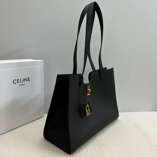 高仿CELINE-賽琳 CLOCHE CLÉS 牛皮革肩背包 - 金色飾面優雅設計-112583：圖片 4