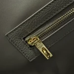 高仿CELINE-賽琳 經典牛皮革肩背包 - 金色飾面CLOCHE CLÉS掛鎖設計-112583：圖片 10