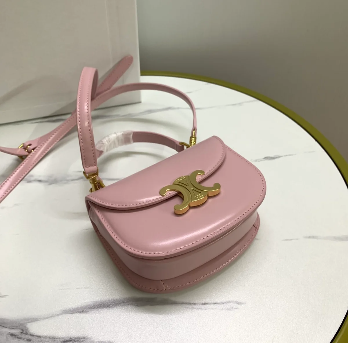 高仿CELINE-賽琳 金色TRIOMPHE迷你手袋 - 時尚手提斜挎包-10L063 5 高仿CELINE-賽琳 金色TRIOMPHE迷你手袋 - 時尚手提斜挎包-10L063