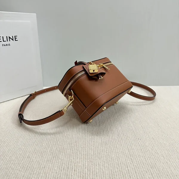 高仿CELINE-賽琳 CLOCHE 金色飾面牛皮革手提斜挎包-119463：圖片 5