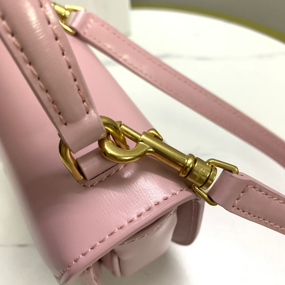 高仿CELINE-賽琳 金色TRIOMPHE迷你手袋 - 時尚手提斜挎包-10L063 7 高仿CELINE-賽琳 金色TRIOMPHE迷你手袋 - 時尚手提斜挎包-10L063