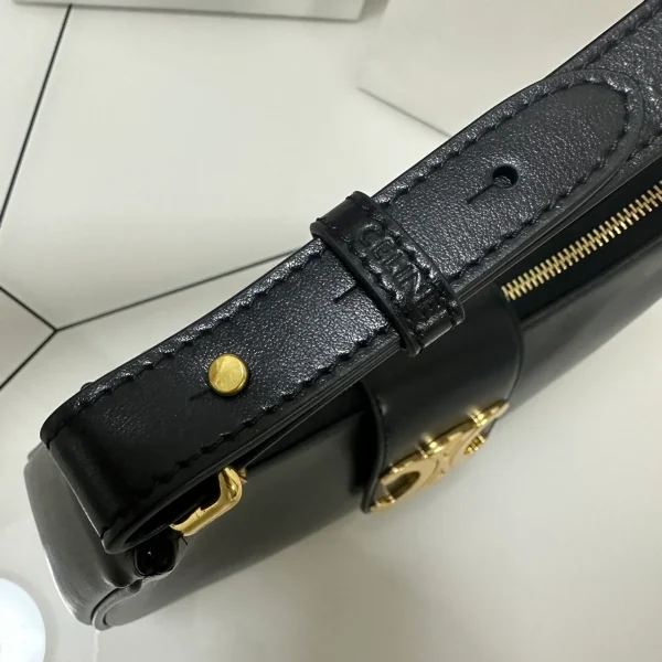 高仿CELINE-賽琳 金色牛皮革TRIOMPHE磁扣手提肩背包-114493：圖片 10