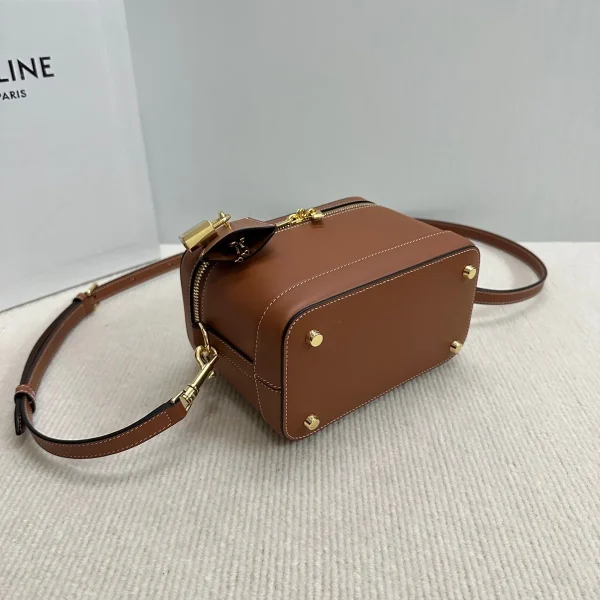 高仿CELINE-賽琳 CLOCHE 金色飾面牛皮革手提斜挎包-119463：圖片 6