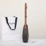 高仿CELINE-賽琳 TRIOMPHE CANVAS 標誌印花牛皮革包邊斜挎包-115702：圖片 4