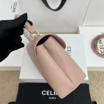 高仿CELINE-賽琳 TRIOMPHE鎖扣牛皮革斜挎包-118113：圖片 4