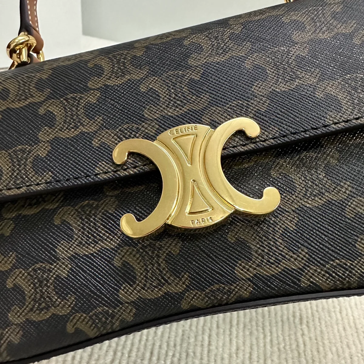 高仿CELINE-賽琳 經典TRIOMPHE標誌印花牛皮革手提斜挎包-119532 6 高仿CELINE-賽琳 經典TRIOMPHE標誌印花牛皮革手提斜挎包-119532