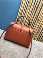 高仿CELINE-賽琳 經典牛皮革多功能手提斜挎包-187373：圖片 4