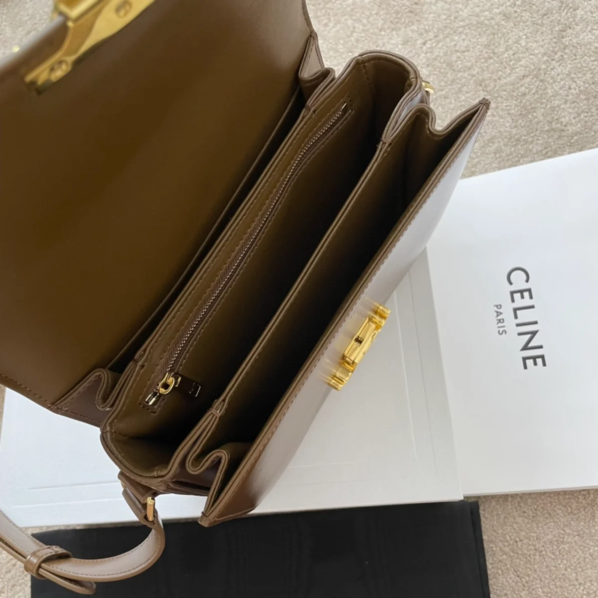 高仿CELINE-賽琳 Triomphe 牛皮革斜挎包 - 優雅多功能設計-188423 10 高仿CELINE-賽琳 Triomphe 牛皮革斜挎包 - 優雅多功能設計-188423