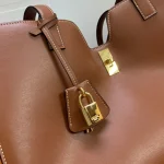 高仿CELINE-賽琳 經典牛皮革肩背包 - 優雅設計與實用功能結合-112583：圖片 8
