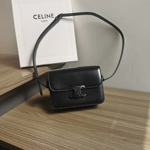 高仿CELINE-賽琳 黑色TRIOMPHE金屬鎖扣牛皮斜挎包-188423：圖片 2