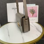 高仿CELINE-賽琳 經典TRIOMPHE鎖扣牛皮斜挎包-187363：圖片 4