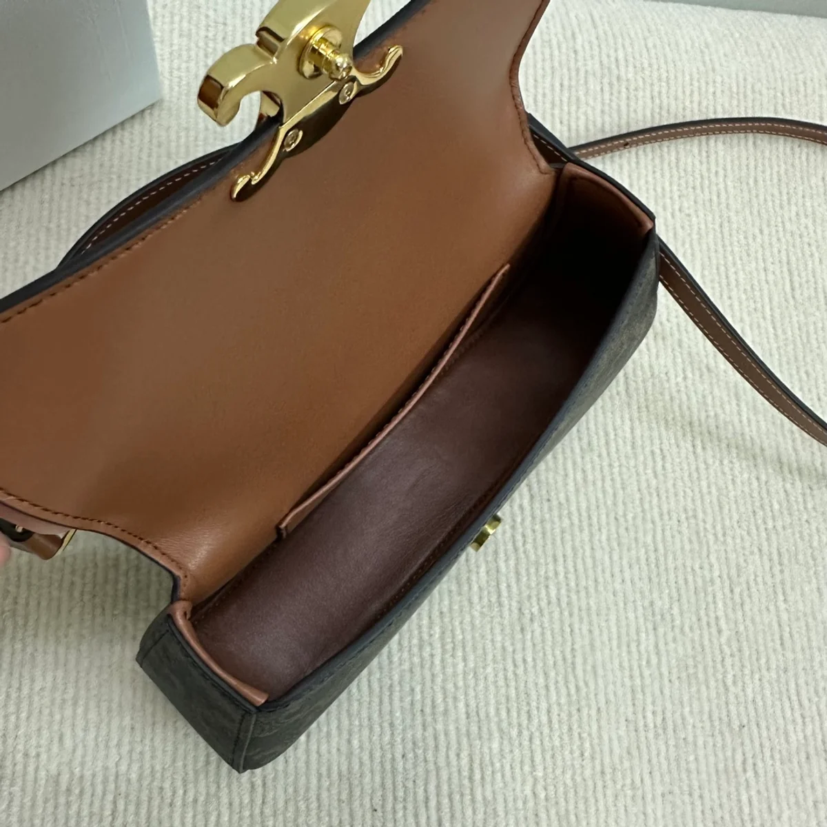 高仿CELINE-賽琳 經典TRIOMPHE標誌印花牛皮革手提斜挎包-119532 9 高仿CELINE-賽琳 經典TRIOMPHE標誌印花牛皮革手提斜挎包-119532