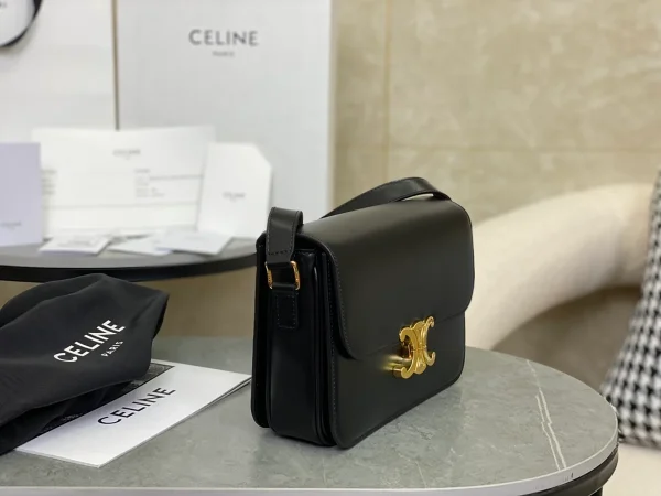 高仿CELINE-賽琳 Triomphe 牛皮革斜挎包 - 金色鎖扣設計-187363：圖片 3