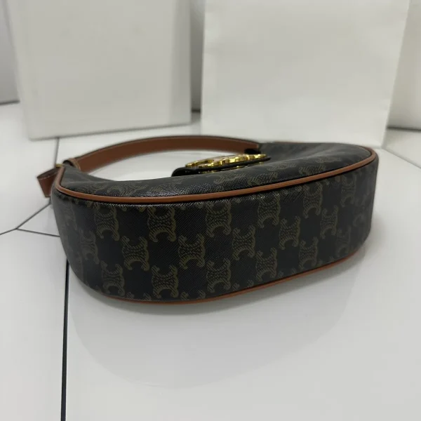 高仿CELINE-賽琳 Saint Laurent TRIOMPHE CANVAS 金色印花肩背包-114492：圖片 10