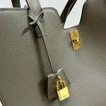 高仿CELINE-賽琳 經典牛皮革肩背包 - 金色飾面CLOCHE CLÉS掛鎖設計-112583：圖片 6