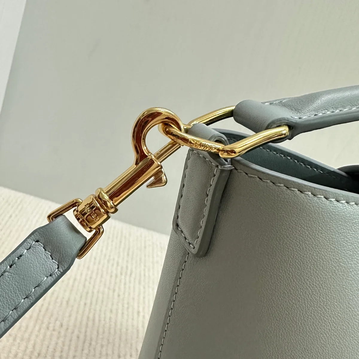 高仿CELINE-賽琳 經典TRIOMPHE磁扣迷你手袋 - 多功能便攜設計-10N473 8 高仿CELINE-賽琳 經典TRIOMPHE磁扣迷你手袋 - 多功能便攜設計-10N473