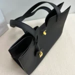 高仿CELINE-賽琳 CLOCHE CLÉS 牛皮革肩背包 - 金色飾面優雅設計-112583：圖片 8
