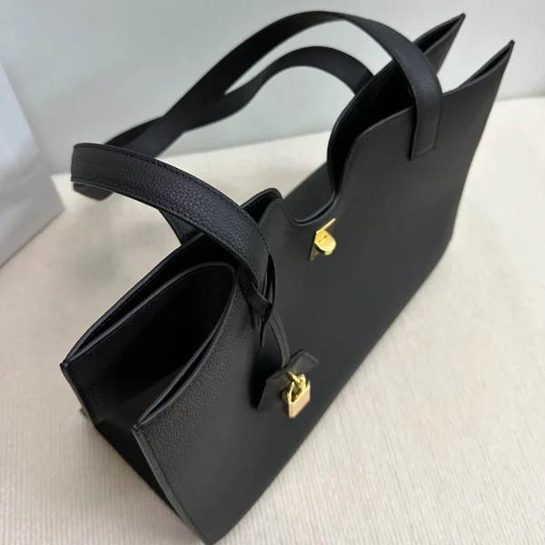 高仿CELINE-賽琳 CLOCHE CLÉS 牛皮革肩背包 - 金色飾面優雅設計-112583：圖片 8