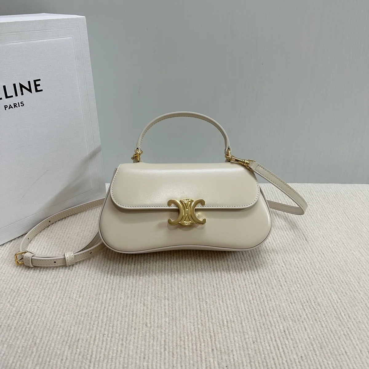 高仿CELINE-賽琳 Triomphe 牛皮革手提斜挎包-119533 2 高仿CELINE-賽琳 Triomphe 牛皮革手提斜挎包-119533