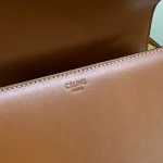 高仿CELINE-賽琳 TRIOMPHE 牛皮革斜挎包 - 多功能三格設計-187363：圖片 9