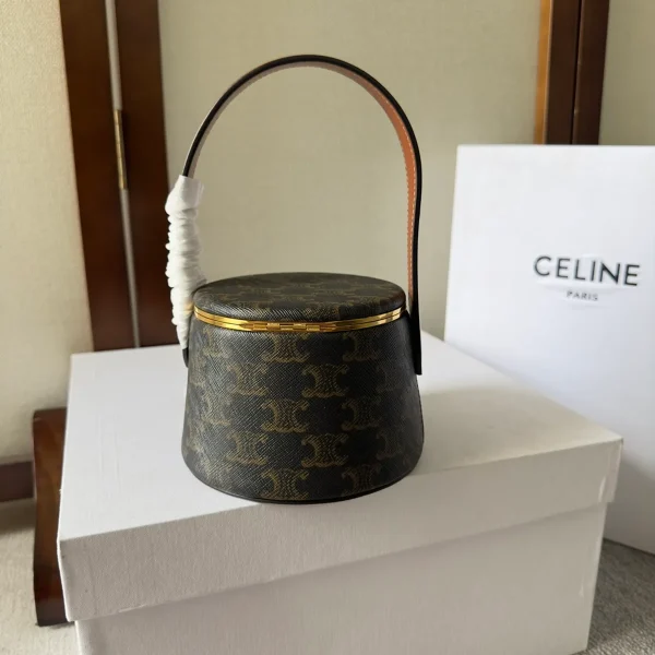 高仿CELINE-賽琳 經典TRIOMPHE鎖扣羊皮手提包-111353：圖片 4
