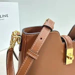 高仿CELINE-賽琳 經典牛皮旋轉鎖扣手提斜挎包-120693：圖片 7
