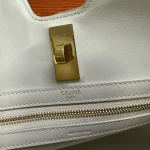 高仿CELINE-賽琳 經典牛皮革肩背包 - 金色飾面CLOCHE CLÉS掛鎖設計-112583：圖片 8