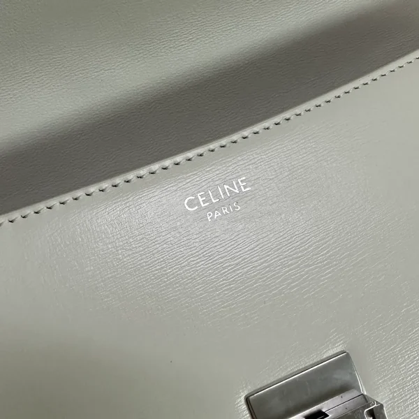高仿CELINE-賽琳 TRIOMPHE 銀色飾面牛皮革肩背-115533：圖片 10