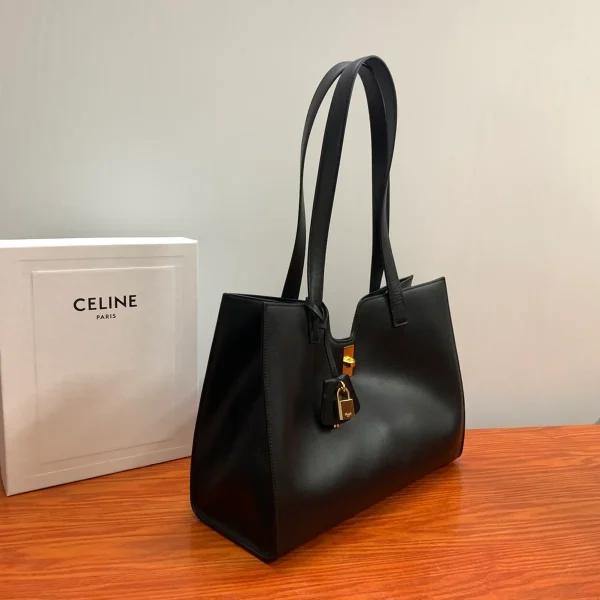 高仿CELINE-賽琳 經典牛皮旋轉鎖扣肩背包-112583：圖片 4