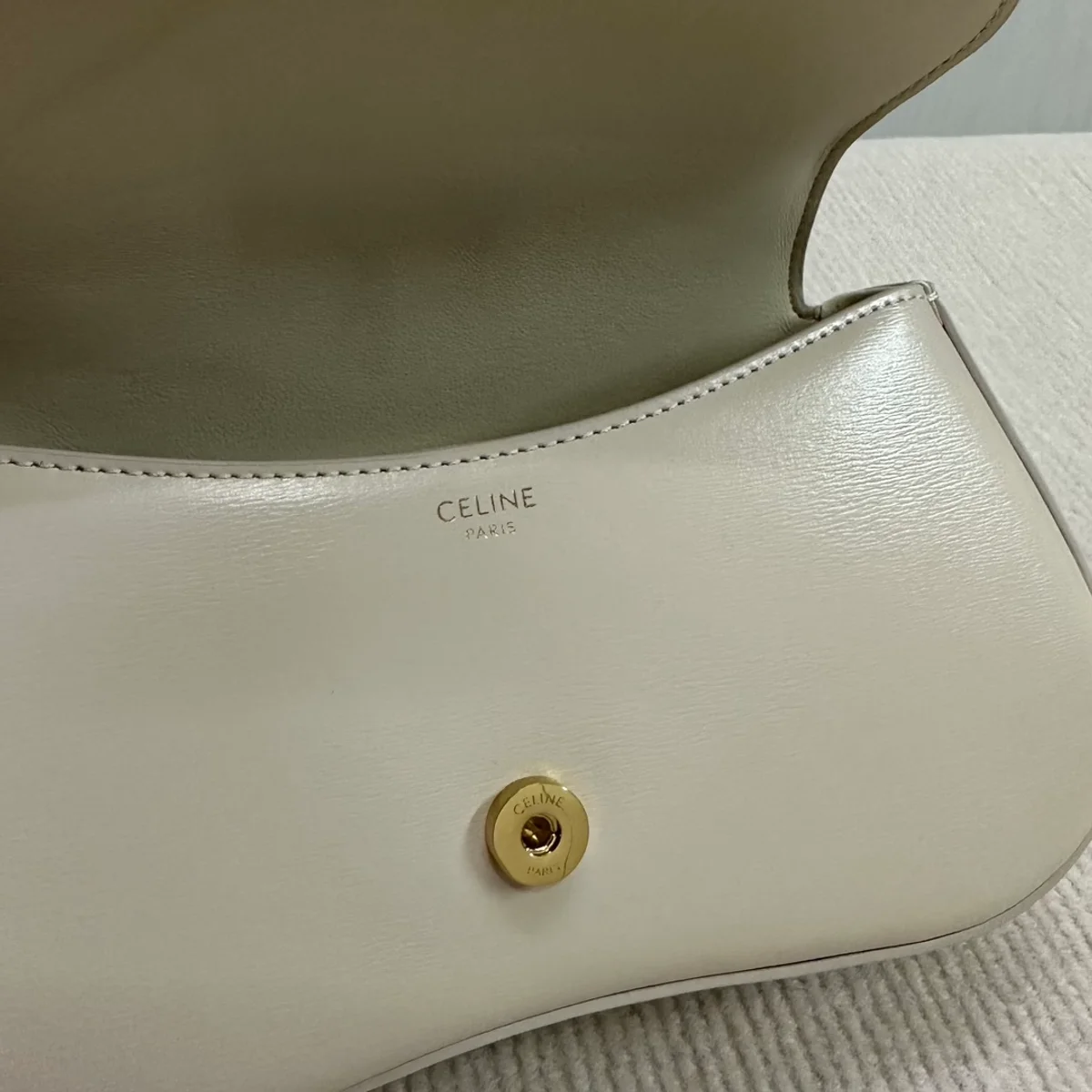 高仿CELINE-賽琳 Triomphe 牛皮革手提斜挎包-119533 9 高仿CELINE-賽琳 Triomphe 牛皮革手提斜挎包-119533