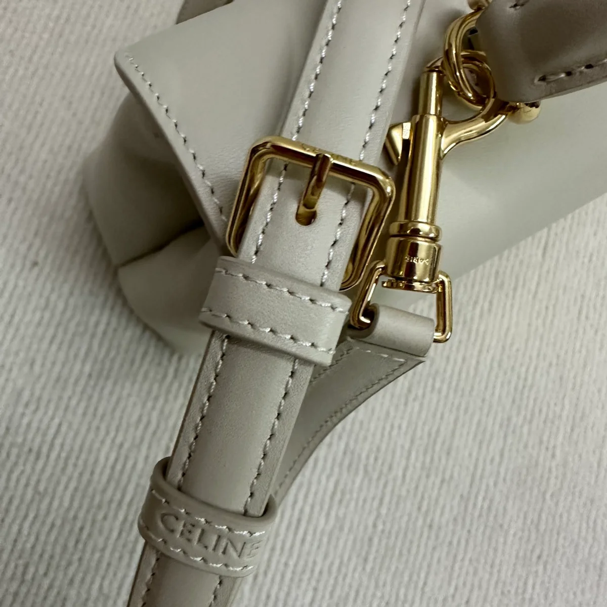 高仿CELINE-賽琳 TRIOMPHE牛皮革多功能手提斜挎包-117523 8 高仿CELINE-賽琳 TRIOMPHE牛皮革多功能手提斜挎包-117523
