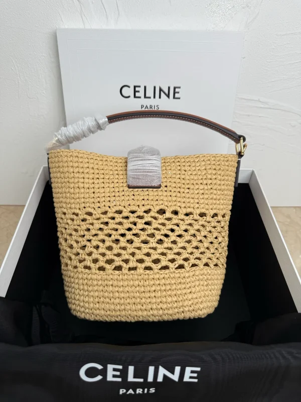 高仿CELINE-賽琳 TRIOMPHE磁扣牛皮革手提斜挎包-119742：圖片 3