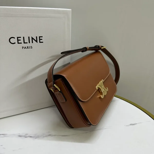 高仿CELINE-賽琳 TRIOMPHE 金屬鎖扣牛皮斜挎包-187363：圖片 4