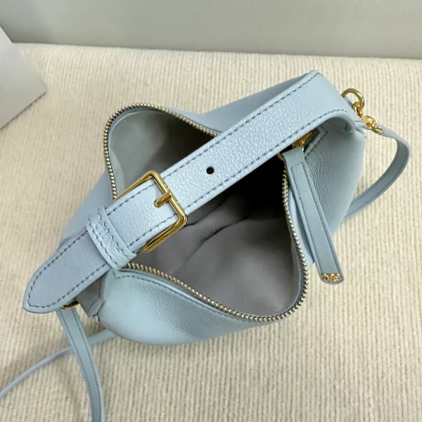 高仿CELINE-賽琳 金色牛皮多功能手提斜挎包 - 大容量智能手機收納-120723：圖片 9