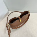 高仿CELINE-賽琳 經典牛皮旋轉鎖扣手提斜挎包-120693：圖片 9