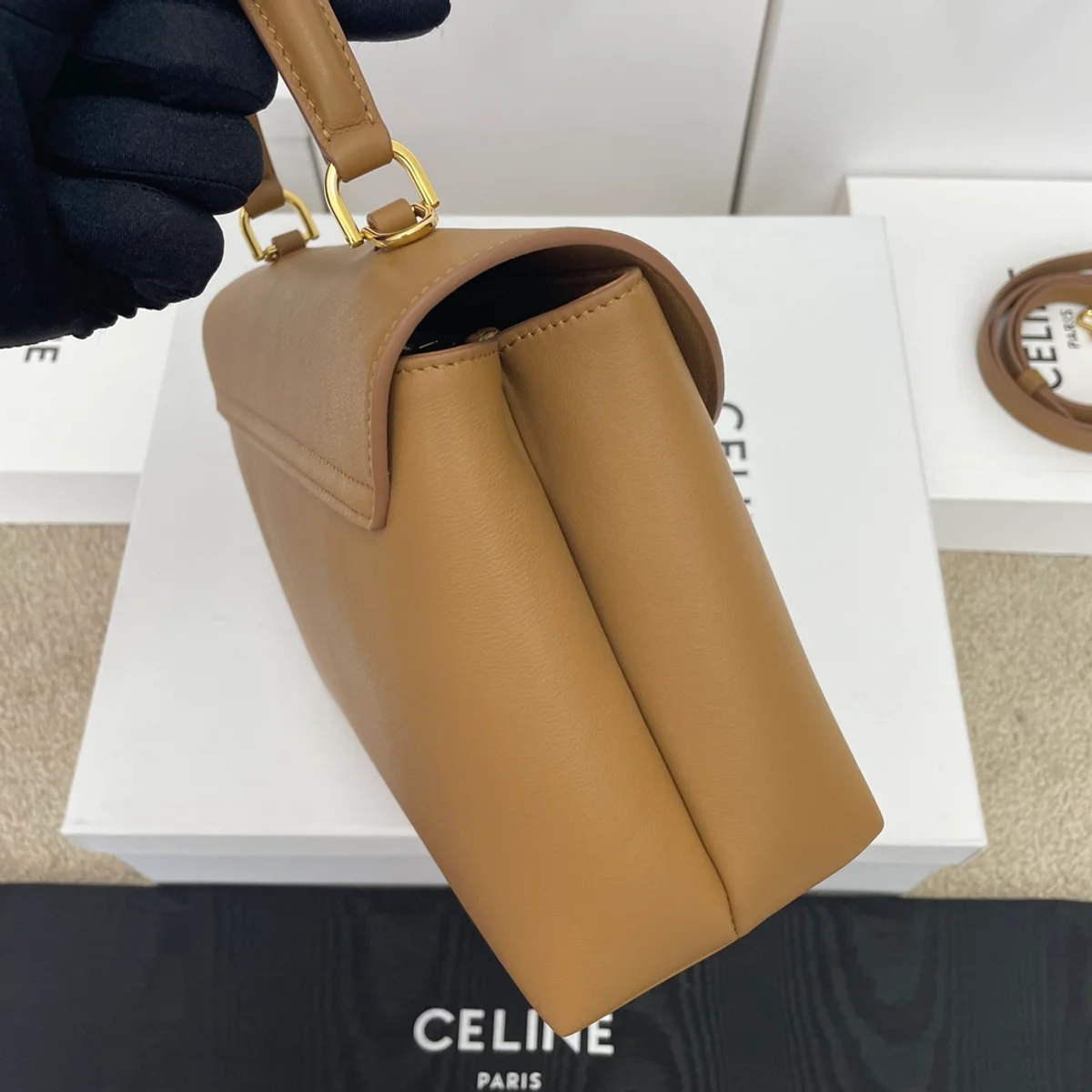 高仿CELINE-賽琳 TRIOMPHE 金色鎖扣牛皮革手提斜挎包-117523 4 高仿CELINE-賽琳 TRIOMPHE 金色鎖扣牛皮革手提斜挎包-117523