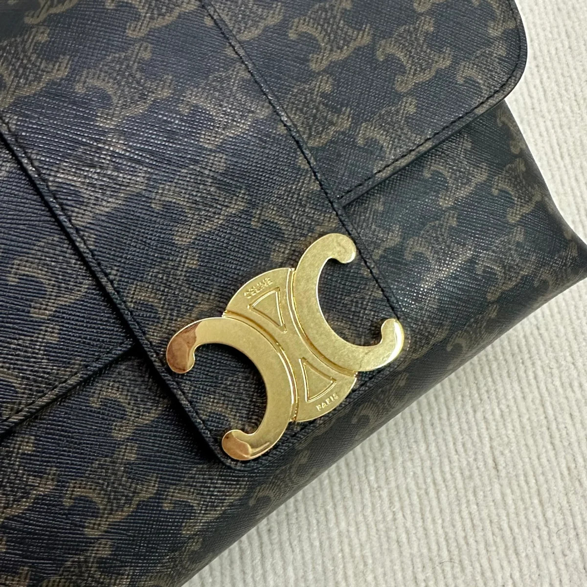 高仿CELINE-賽琳 Triomphe 牛皮革斜挎包-115852 7 高仿CELINE-賽琳 Triomphe 牛皮革斜挎包-115852