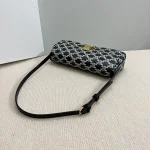 高仿CELINE-賽琳 TRIOMPHE鎖扣牛皮革肩背包 - 經典金色飾面-115532：圖片 6