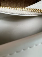 高仿CELINE-賽琳 經典牛皮革肩背包 - 多功能便攜設計-115703：圖片 8