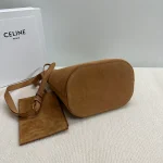 高仿CELINE-賽琳 經典TRIOMPHE磁扣牛皮絨面革多功能手提包-116613：圖片 7