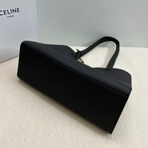 高仿CELINE-賽琳 CLOCHE CLÉS 牛皮革肩背包 - 金色飾面優雅設計-112583：圖片 5