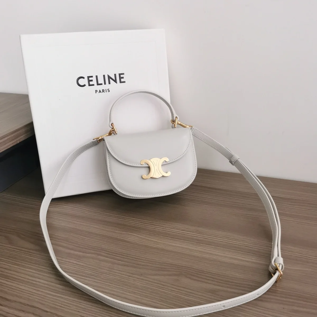 高仿CELINE-賽琳 迷你牛皮TRIOMPHE金屬扣手袋-10L063 2 高仿CELINE-賽琳 迷你牛皮TRIOMPHE金屬扣手袋-10L063